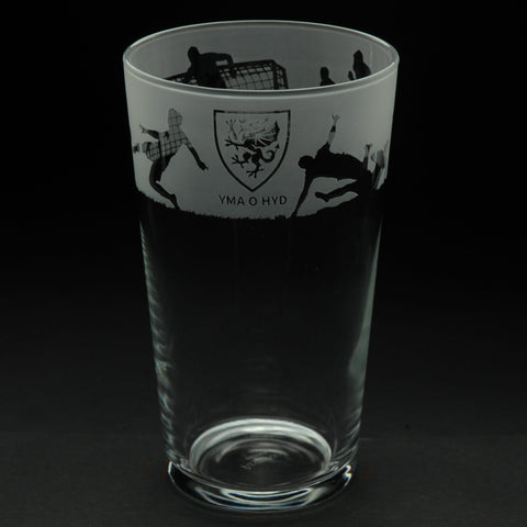 YMA O HYD WALES FOOTBALL T29 BEER GLASS